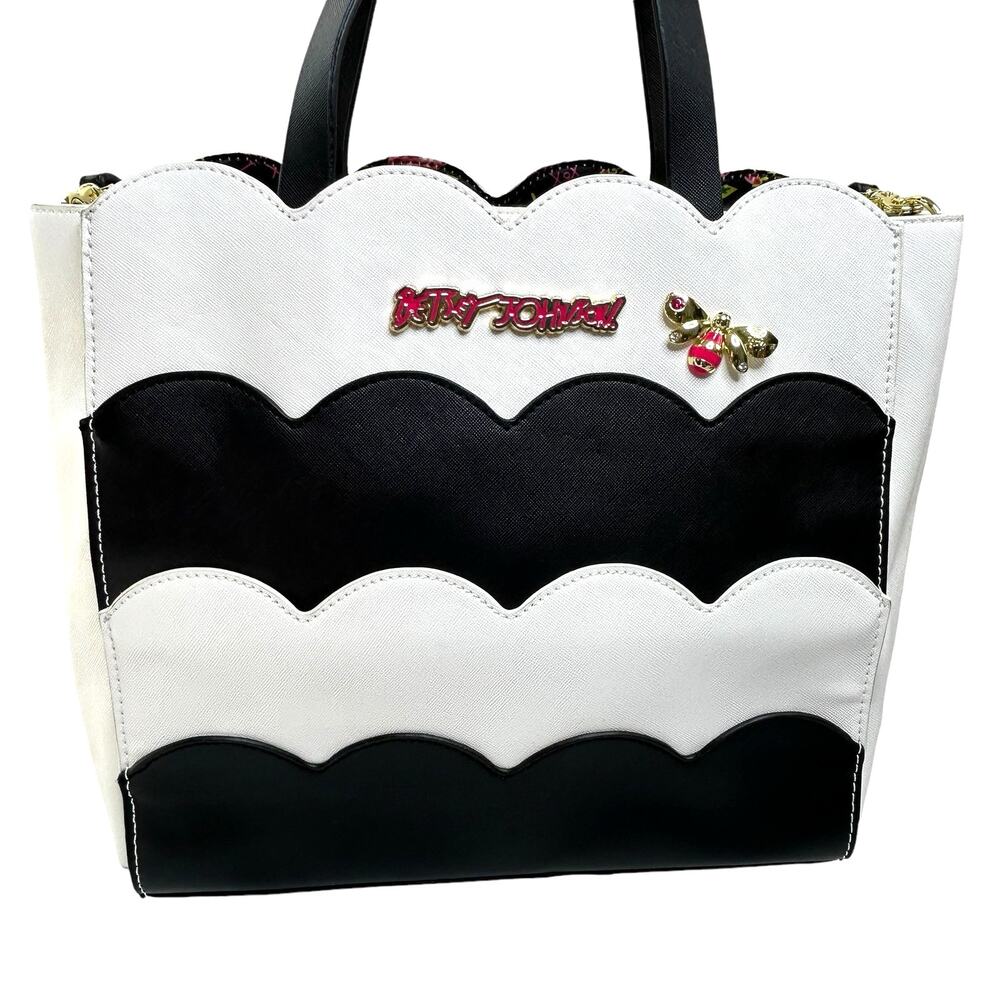 Betsey Johnson Black and White Scallop Shoulder Bag - Picture 2 of 16